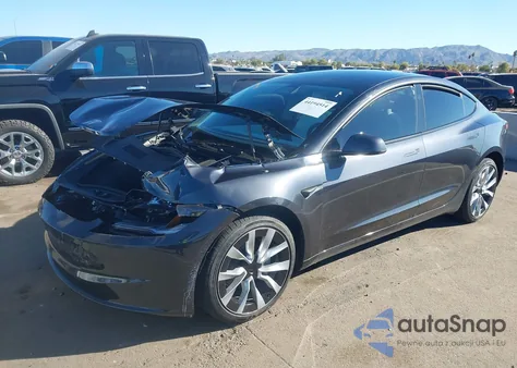 2025 Tesla Model 3 Long Range All-Wheel Drive z USA, uszkodzony, nr VIN 5YJ3E1EB8SF076911